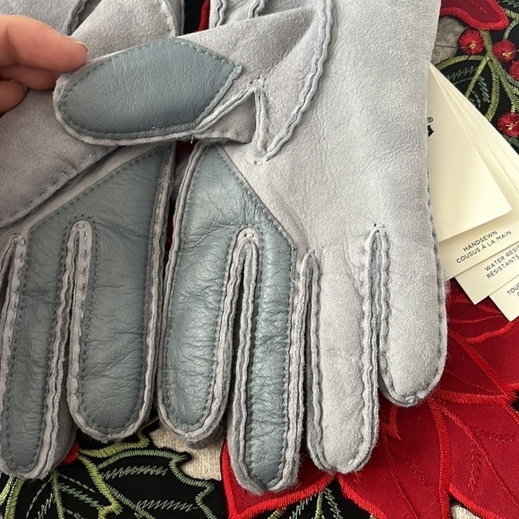 Brand New UGG Shearling Sheepskin Handsewn Touchscreen Gray Gloves Leather Trim - Picture 9 of 15